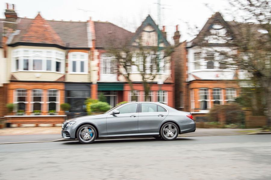  Mercedes-Benz E350 e AMG Line 2017 года  (UK) (фото 13 из 28)